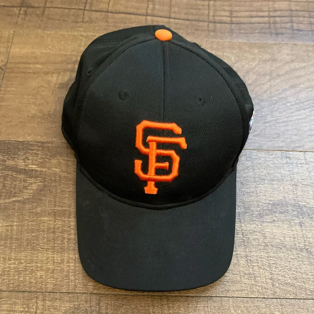 San Francisco Giants Black Strapback w/ Orange Logo Licensed Fan Gear Unisex